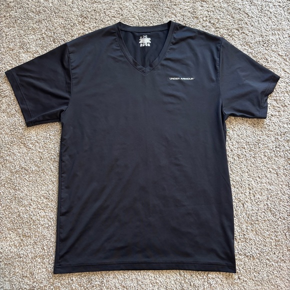 Under Armour Size M V-Neck Black Top - Picture 1 of 4